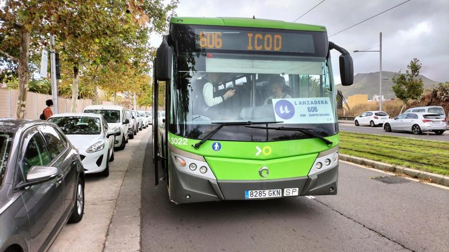 The shuttle buses to the Guajara campus occupy half of the seats