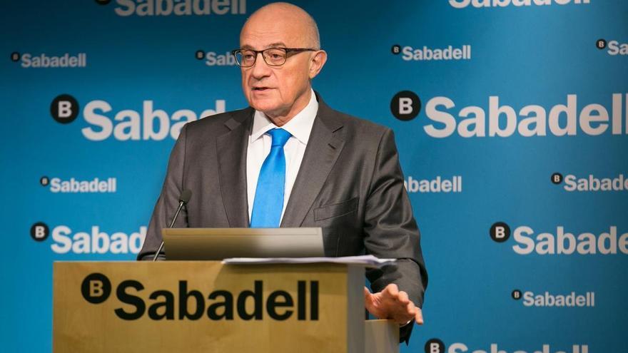 Sabadell recuerda a sus accionistas por carta su plan de distribuir 2.400 millones