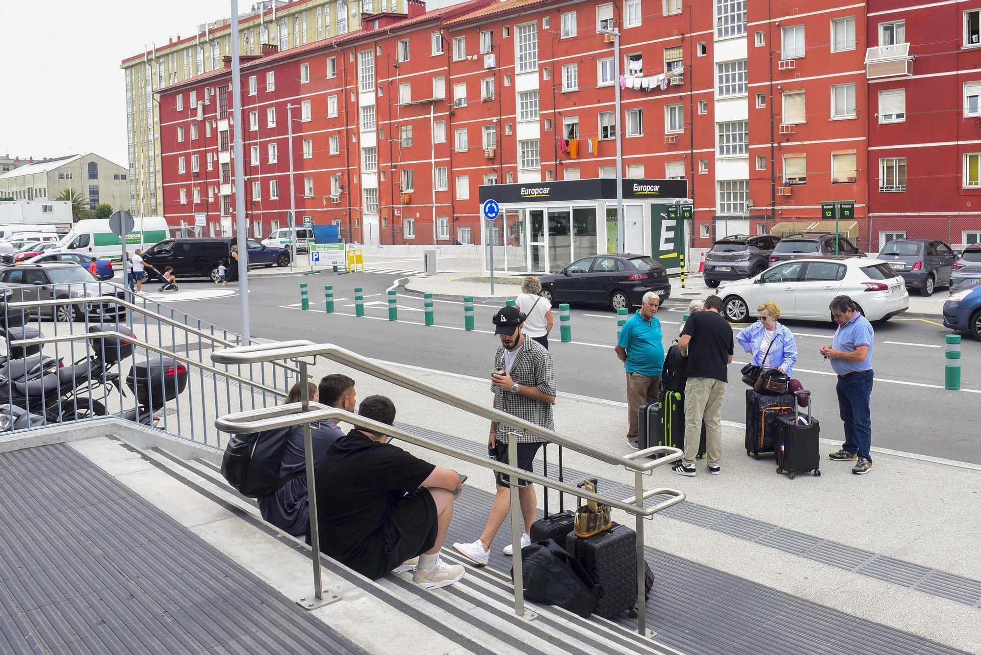 Dudas y colas en la estación de tren de A Coruña durante el primer día sin abono gratuito