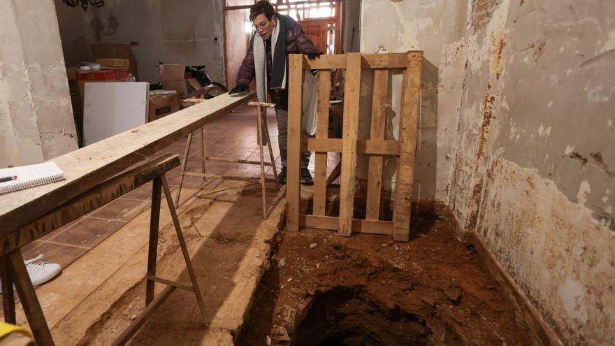 Aparecen pozos y refugios antiaéreos de la Guerra Civil en varias casas de Paiporta tras la DANA