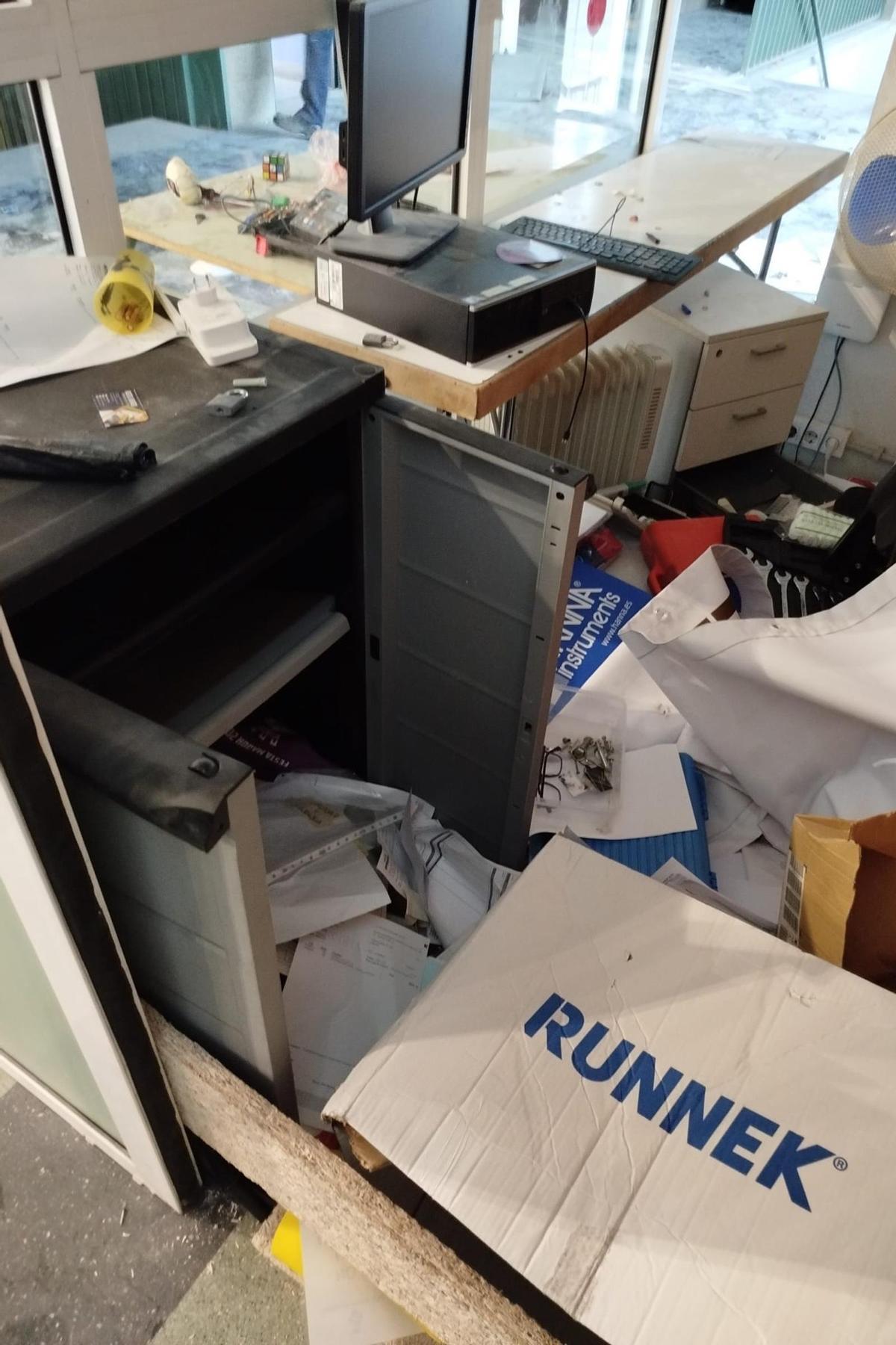 Les imatges de les destrosses a l'interior del pavelló de Sarrià de Ter