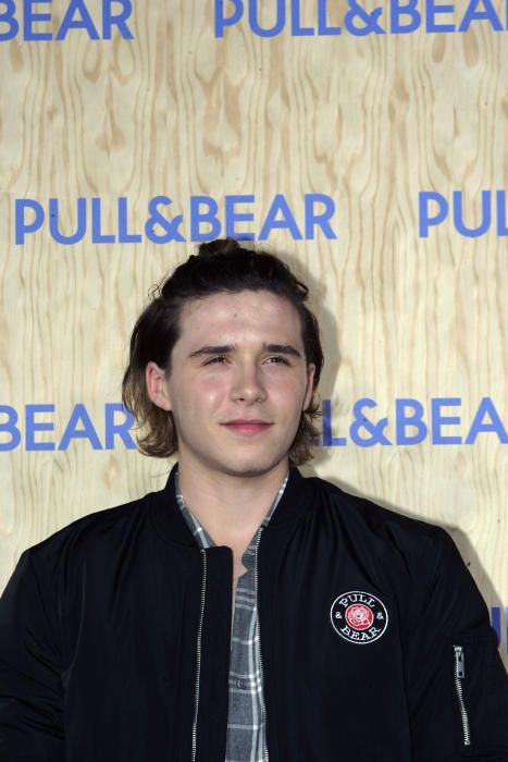 Brooklyn Beckham y otros rostros conocidos inauguran la nueva sede de Pull&Bear