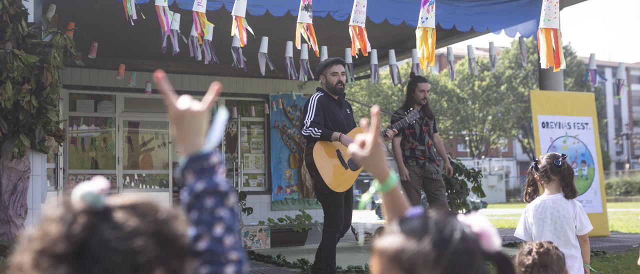 Los peques lo dan todo en el "Oreyina Fest" de Ventanielles