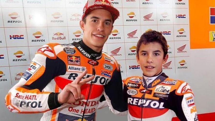 Márquez cumple 26 años abrazado al niño rebelde del 2008