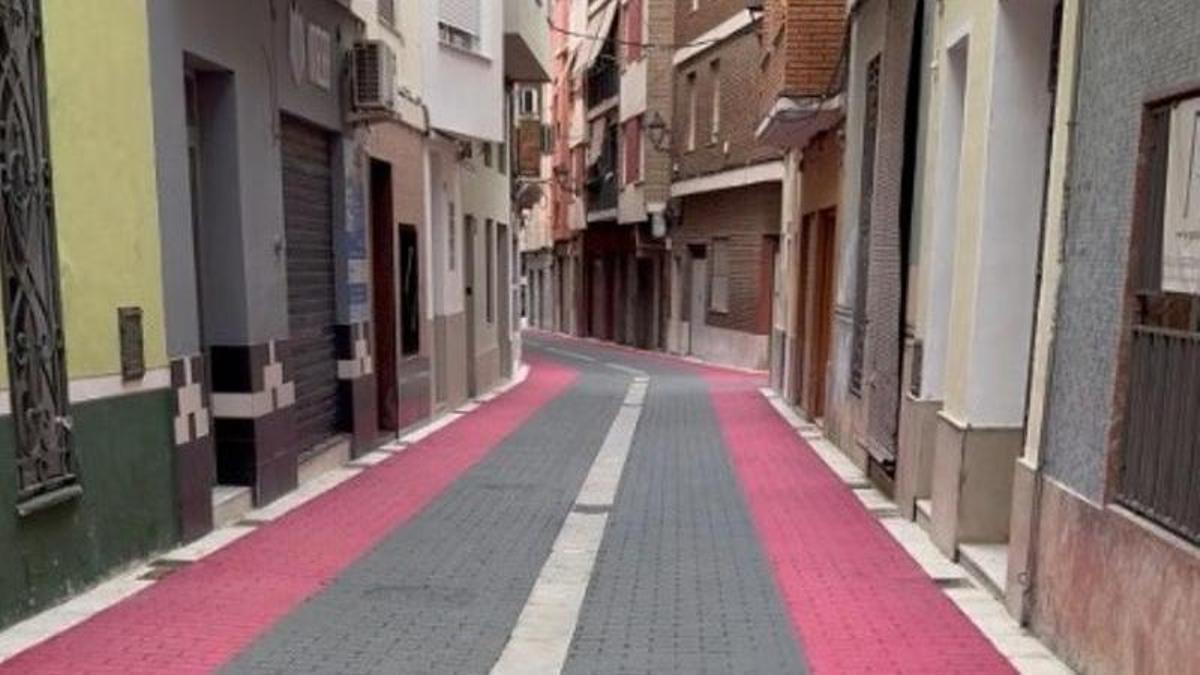 Nova imatge que presenta el carrer Piletes amb la plataforma única.