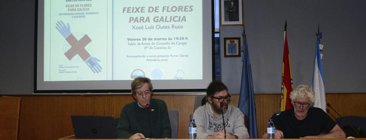 Presentación de «Feixe de flores para Galicia» en Cangas | GONZALO NÚÑEZ