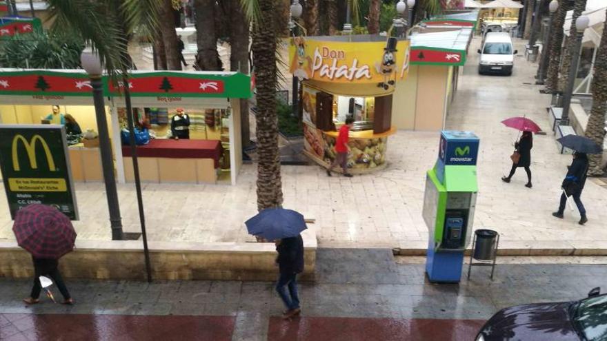 Una lluvia débil en Elche sirve de anticipo al temporal que se espera