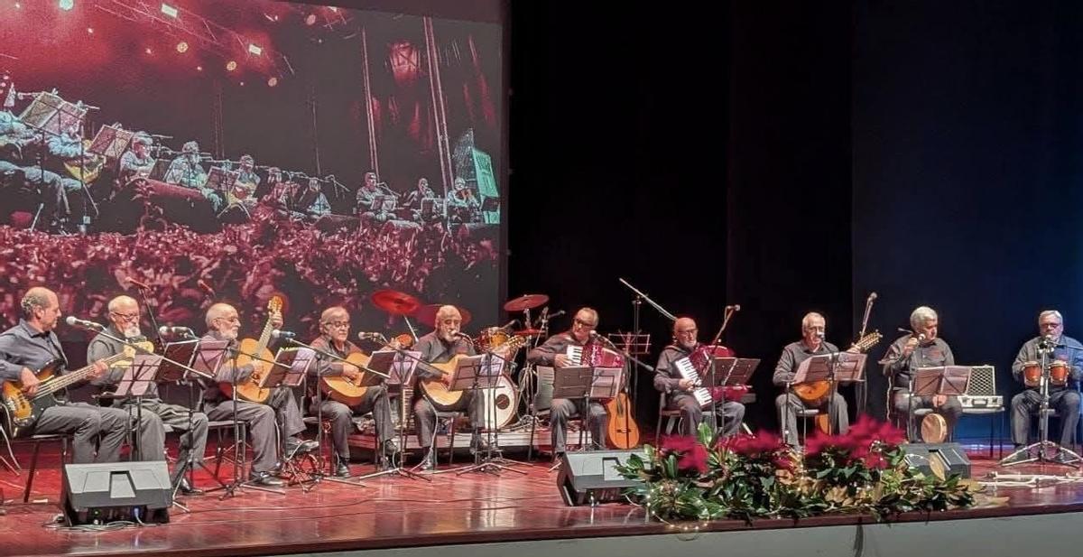 Un concierto de Arosa Bay, en el auditorio de Vilagarcía.