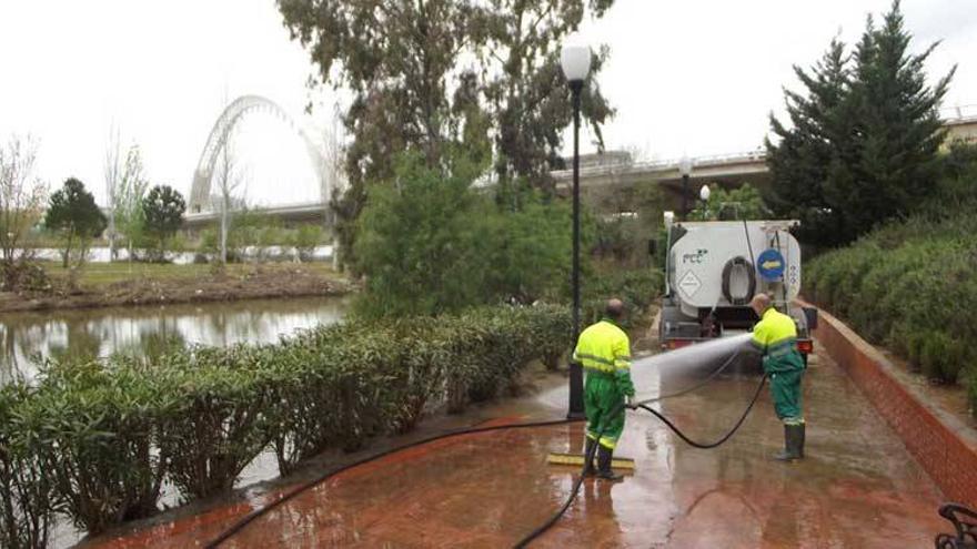 El Ayuntamiento de Mérida cifra en 226.000 euros los daños por la crecida del río