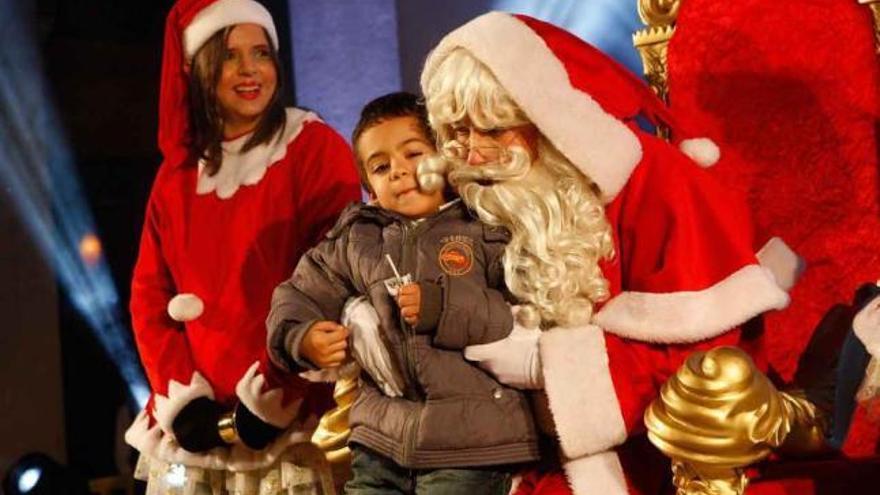 Papá Noel durante su desfile por Zamora el pasado año.