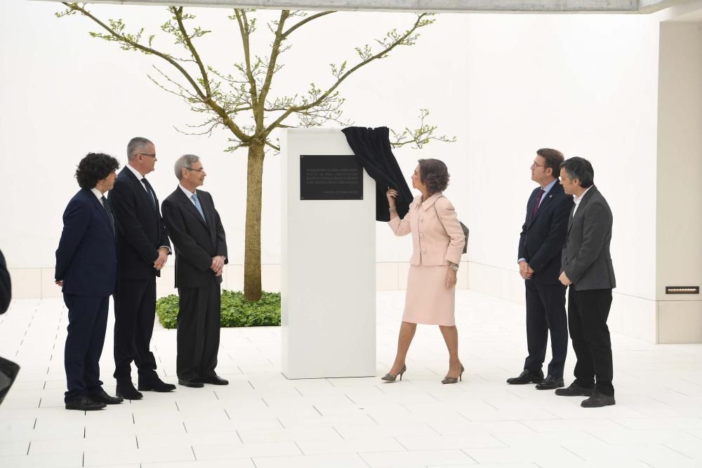 La madre de Felipe VI preside en la ciudad la celebración de los cien años de la institución benéfica y social.