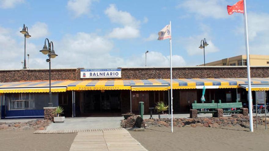 Exterior del balneario de Melenara. | teldeahora