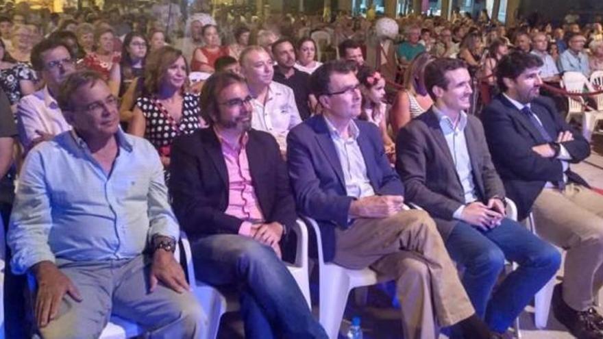 Pablo Casado (2º por la derecha) junto a José Ballesta y Fernándo López Miras durante su última visita a Sangonera.