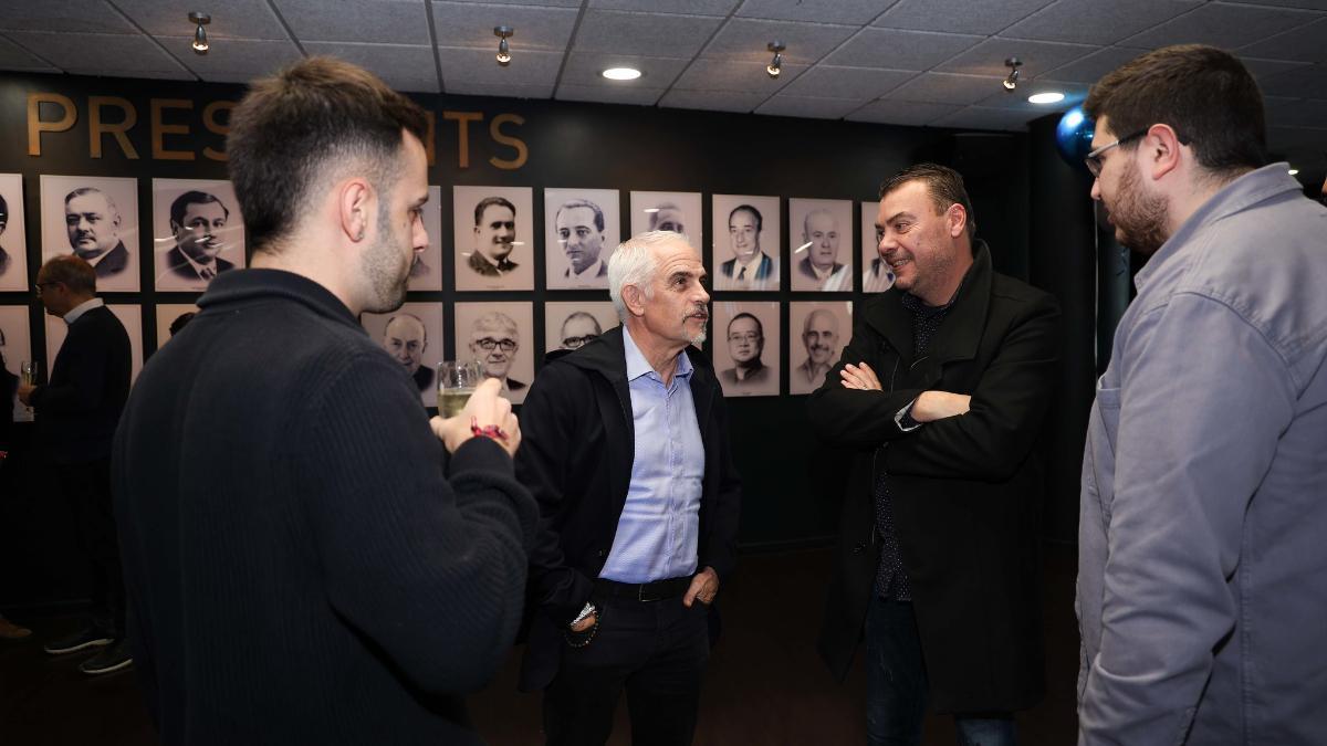 Alan Pace habla con la comitiva de SPORT