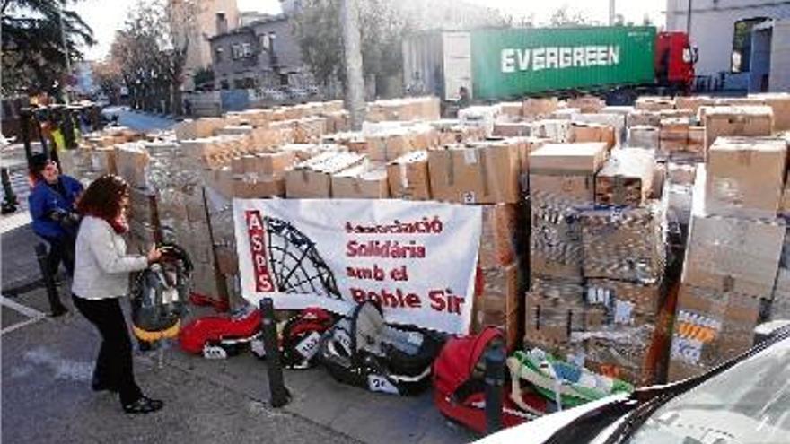 Cinc tones de material solidari faran el trajecte Salt, Barcelona, Mersin (Turquia) i Alep (Síria).