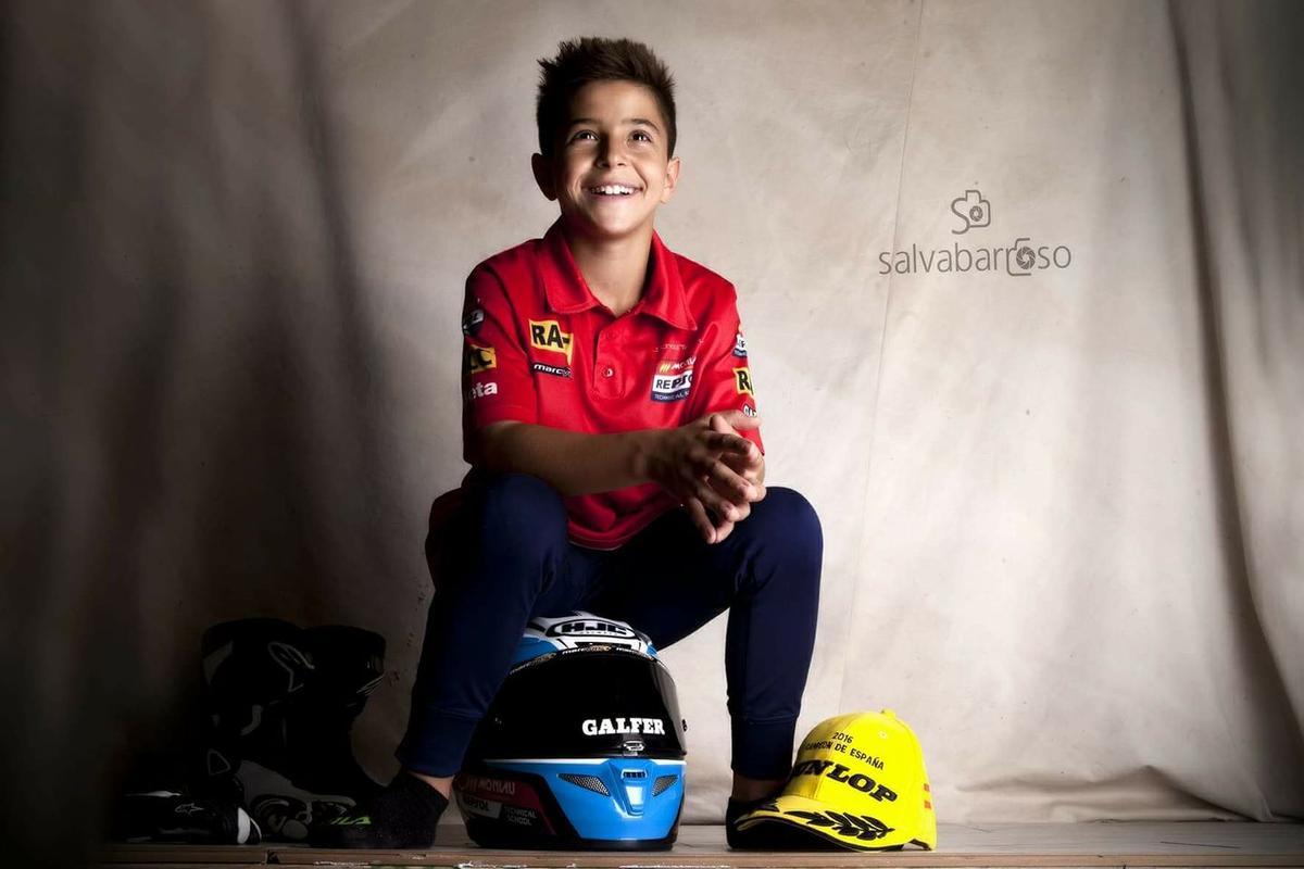 José Antonio Rueda, cuando tenía 11 años, vestido de la Escuela Monlau, de Barcelona.