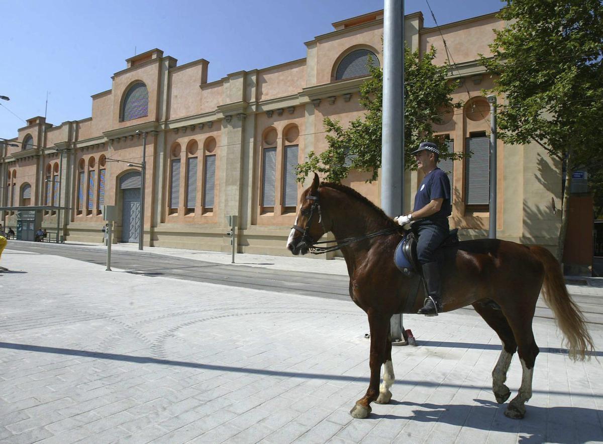 El Parlament creixerà amb un edifici a les cavallerisses de la Guàrdia Urbana