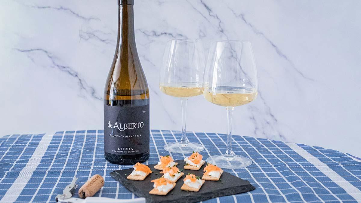 De Alberto sauvignon blanc lifestyle.