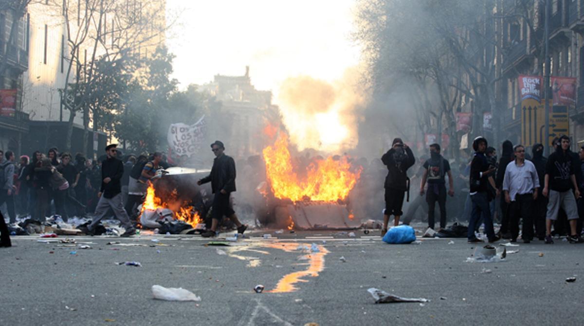 Resumen de los incidentes más relevantes durante la jornada de huelga general en Barcelona.