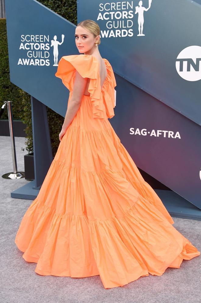 Kathryn Newton con Valentino en naranja