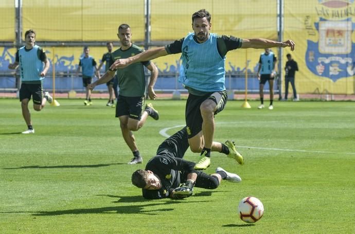 TELDE. Entrenamiento de la UDLP  | 02/04/2019 | Fotógrafo: José Pérez Curbelo