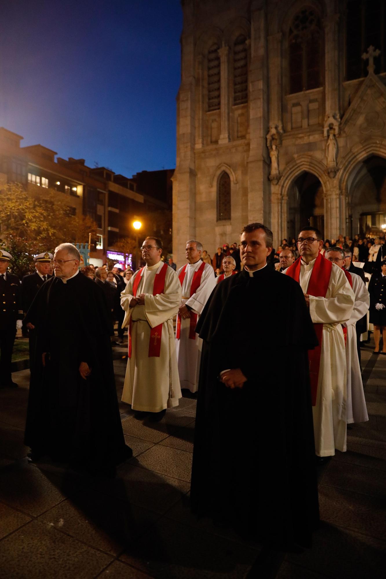 EN IMÁGENES: La procesión nocturna de la Soledad en Avilés