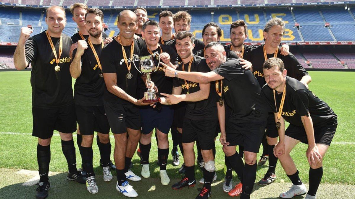 Rivaldo volvió a jugar... y a ganar en el Camp Nou