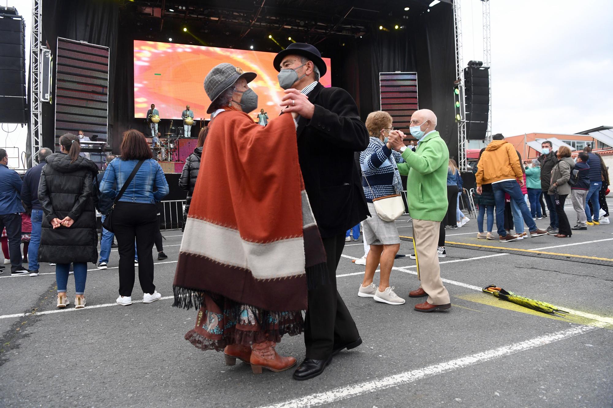 La verbena retoma el ritmo en Arteixo