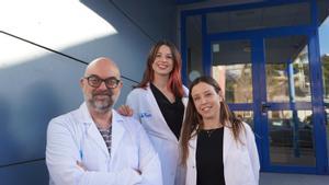 Los doctores Julia Montoro (derecha), Sara Torres y Andrés Jérez.