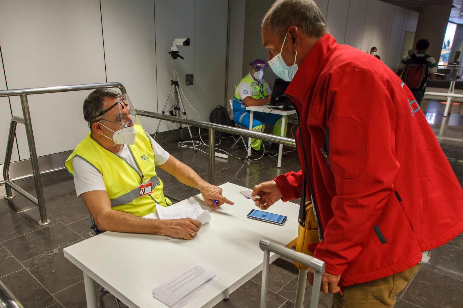 Controles de test negativos en aeropuerto