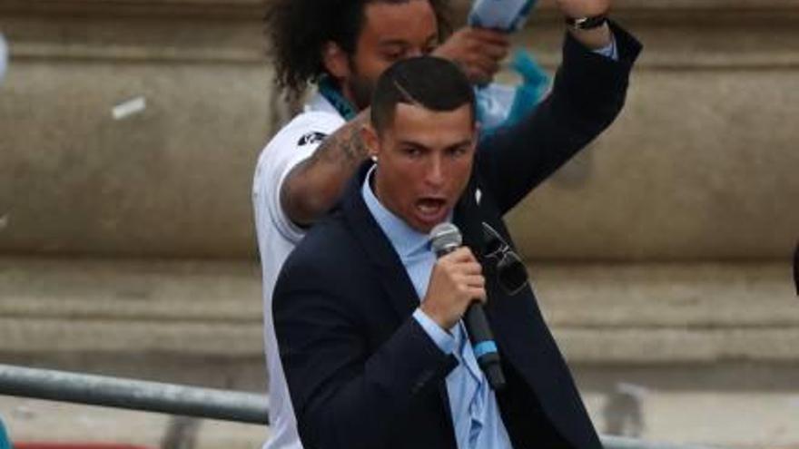 Cristiano Ronaldo, fent un dels seus típics crits, ahir a la Cibeles