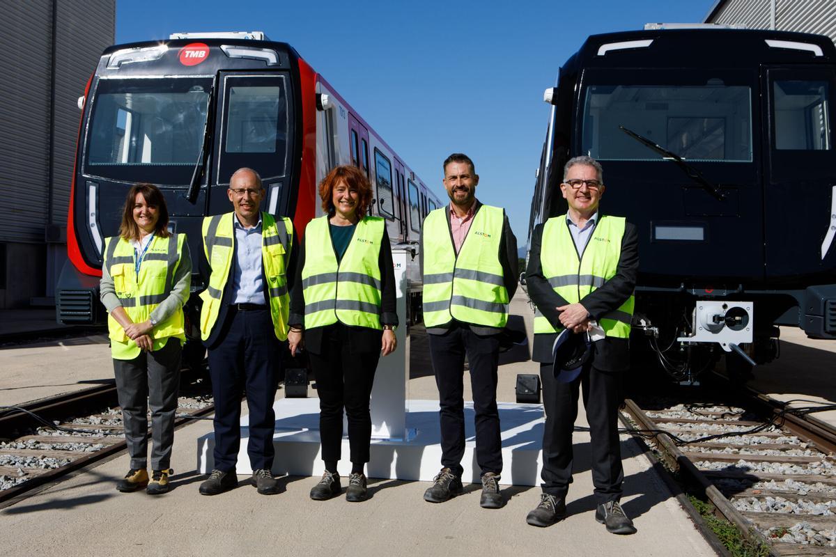 Visita de Laia Bonet a la fábrica de trenes de Alstom, junto a su directora Cristina Anderiz, Leopoldo Maestu de Alstom España, Òscar Playà, director de Metro, y Gerardo Lertxundi, consejero delegado de TMB