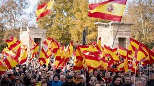 Feijóo reuneix desenes de milers de persones clamant pel final de Sánchez i fins i tot la seva entrada a la presó