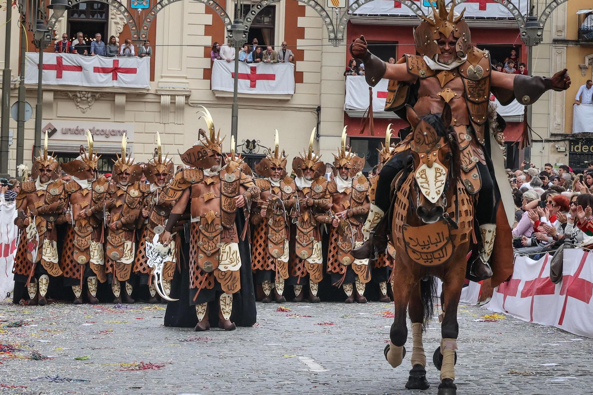 La mujer hace historia en la Entrada Mora de Alcoy