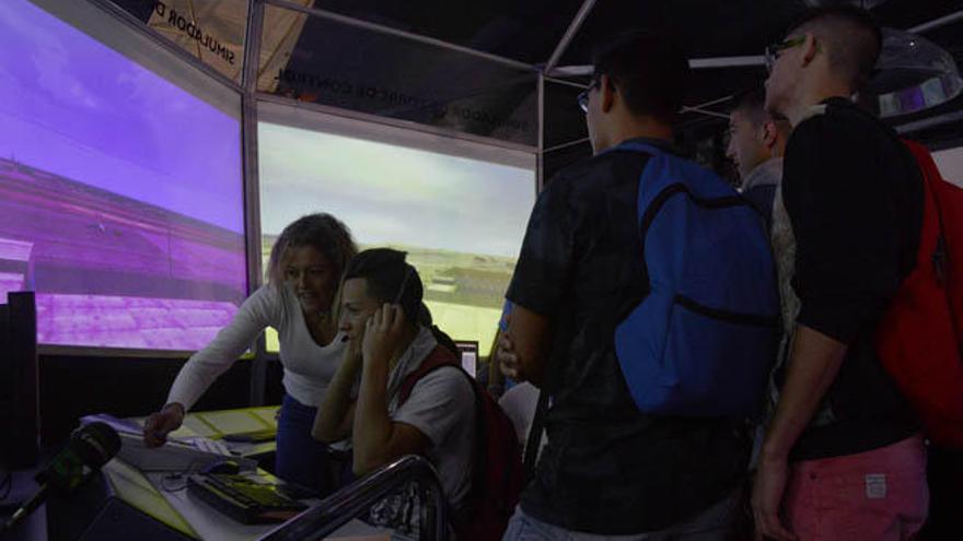 El Museo Elder inaugura el primer Centro de Control Aéreo de aviación virtual