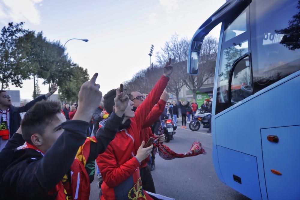 Derbi RCD Mallorca - Atlético Baleares: Recibimiento de los equipos en Son Moix