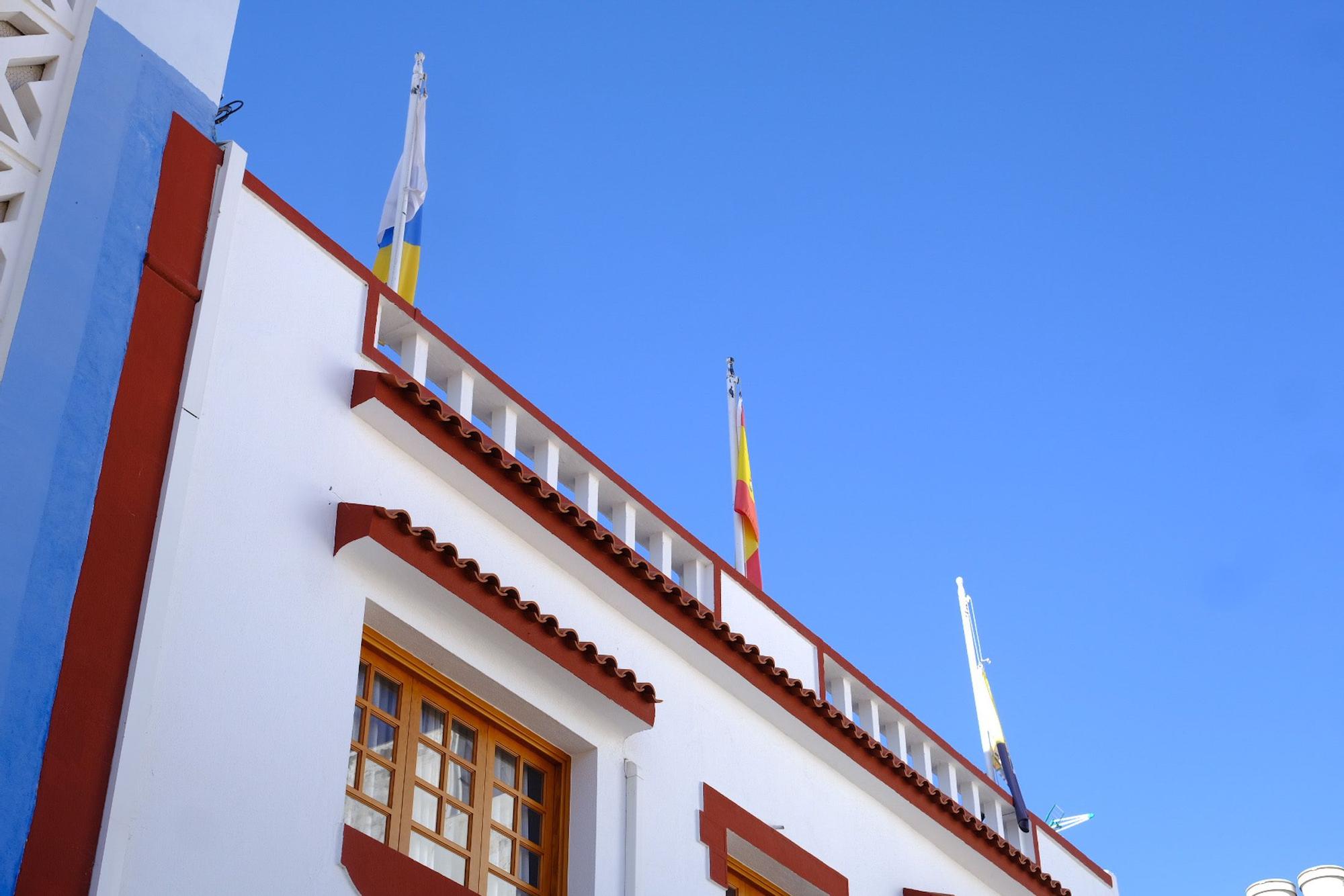 Minuto de silencio y último adiós a la mujer asesinada en La Aldea