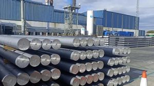 Tochos de aluminio reciclado en la planta de Hydro Aluminium Iberia en Azuqueca de Henares (Guadalajara).