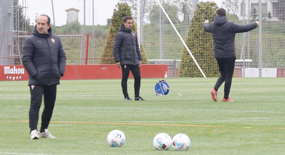 Borja Jiménez, en el centro, con Álex Martínez a la izquierda.