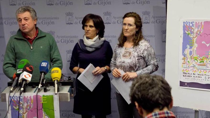 Por la izquierda, José Carlos Rubiera, Isabel Puente y Pilar Castro, durante la presentación.