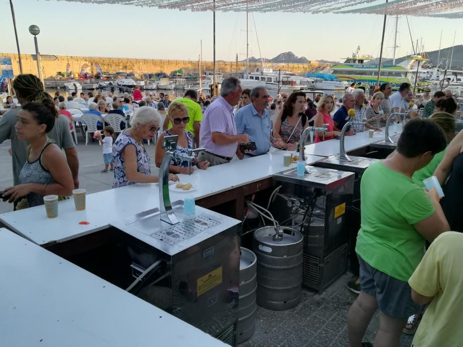 La langosta casa con el pollo en la multitudinaria cena marinera  de Cala Rajada