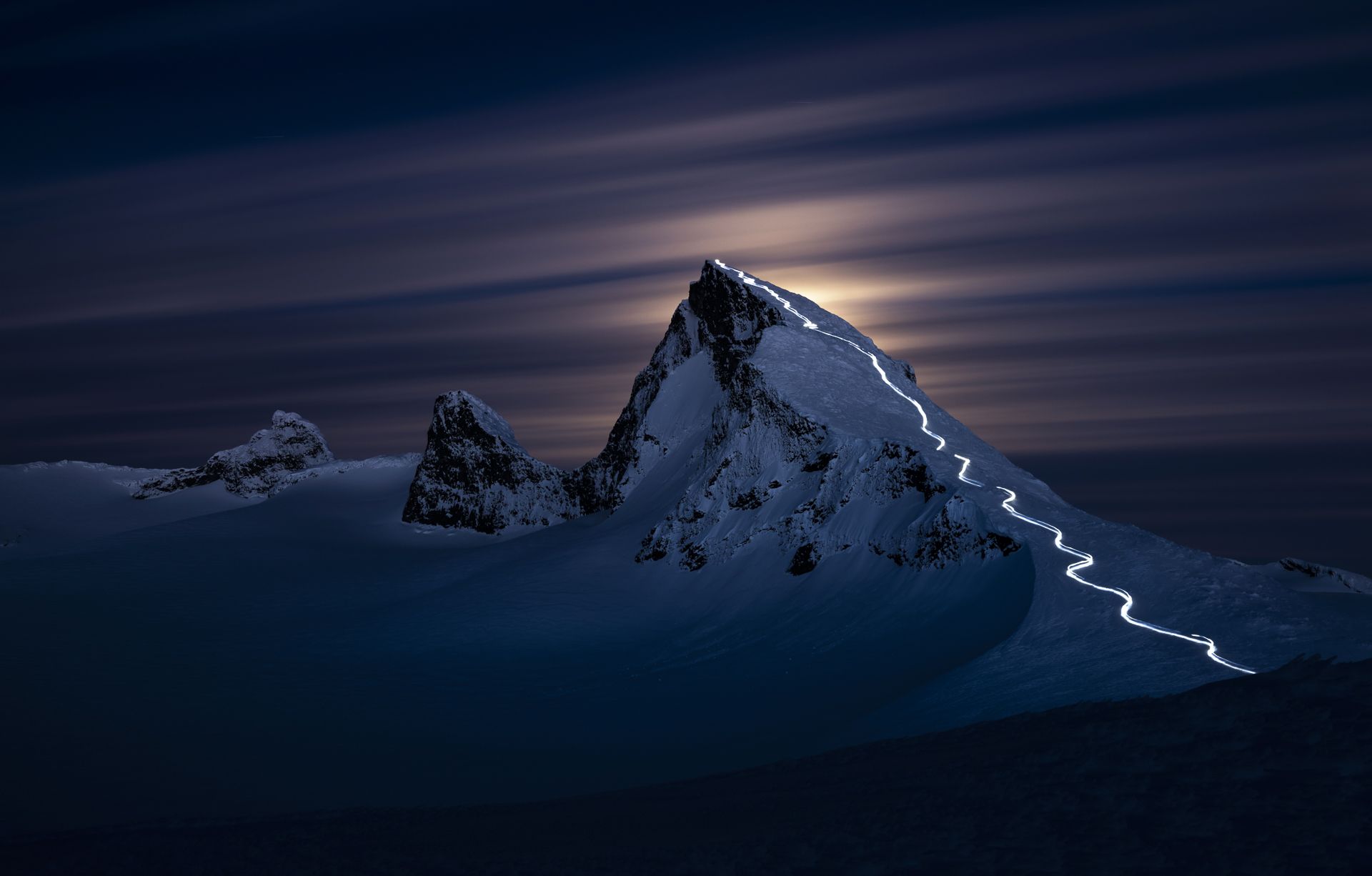 LIGHT LINE 2 - STORE SMøRSTABBTIND - Vegard Aasen (Noruega) - Ganador: Deportes de Montaña Invernal