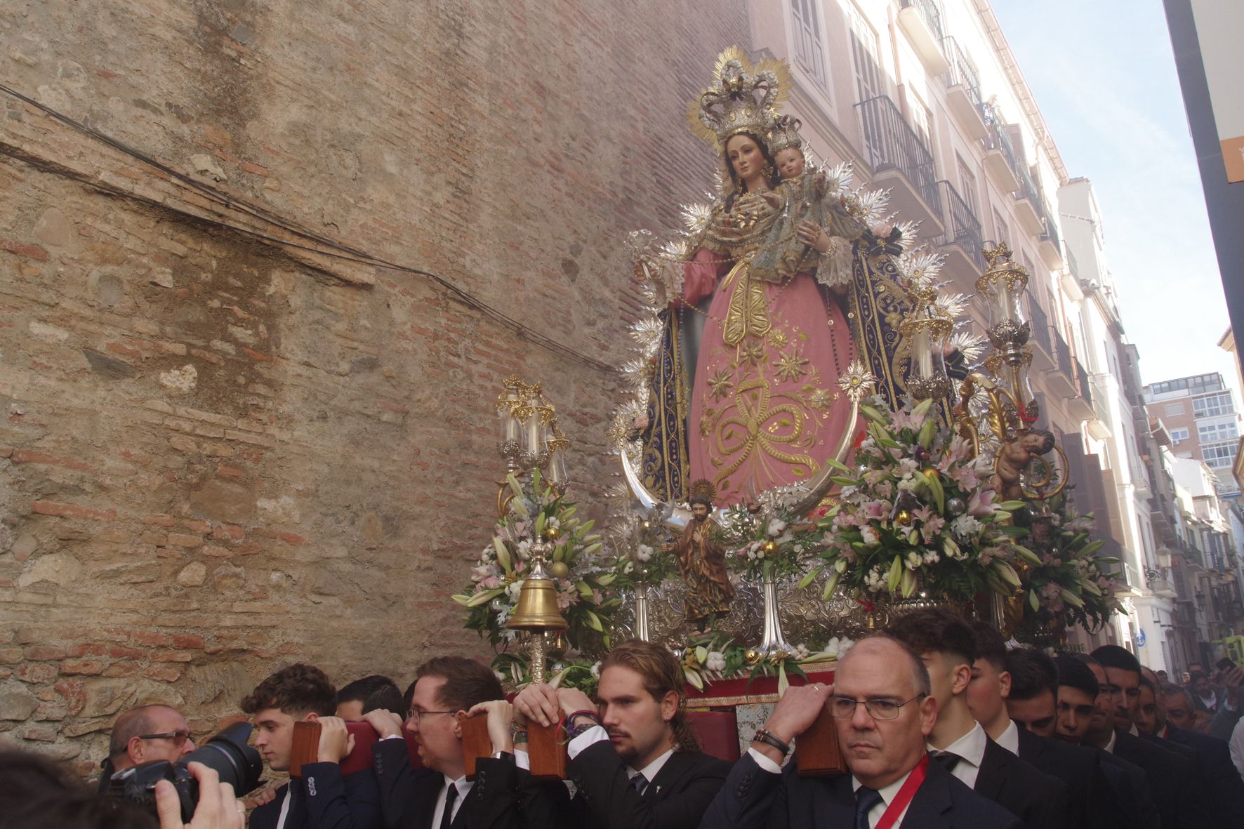 La Virgen de los Remedios inaugura con su rosario el Adviento en Málaga