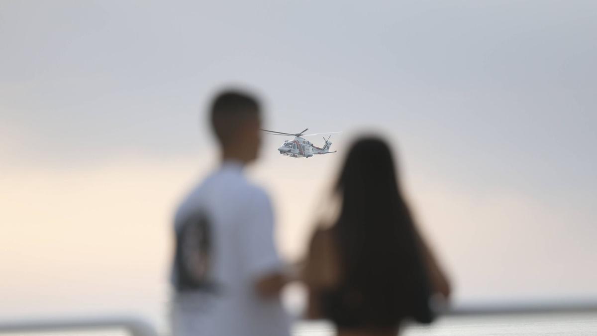 EN IMÁGENES: Intensa búsqueda en Salinas del joven Iyán Fariña, desaparecido cuando se bañaba en el mar