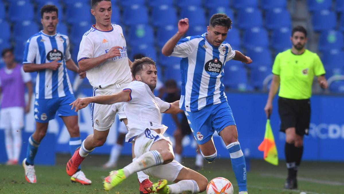 Yeremay, en el partido de pretemporada contra el Castilla disputado en Riazor. |  // CARLOS PARDELLAS