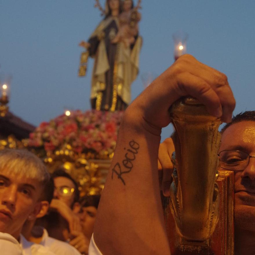 La procesión de la Virgen del Carmen de la Colonia de Santa Inés 2023, en imágenes
