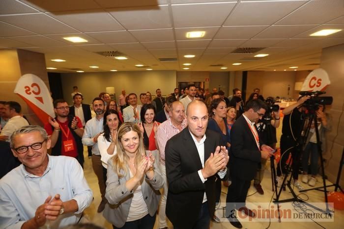 Ambiente de la noche electoral en la sede de Cs