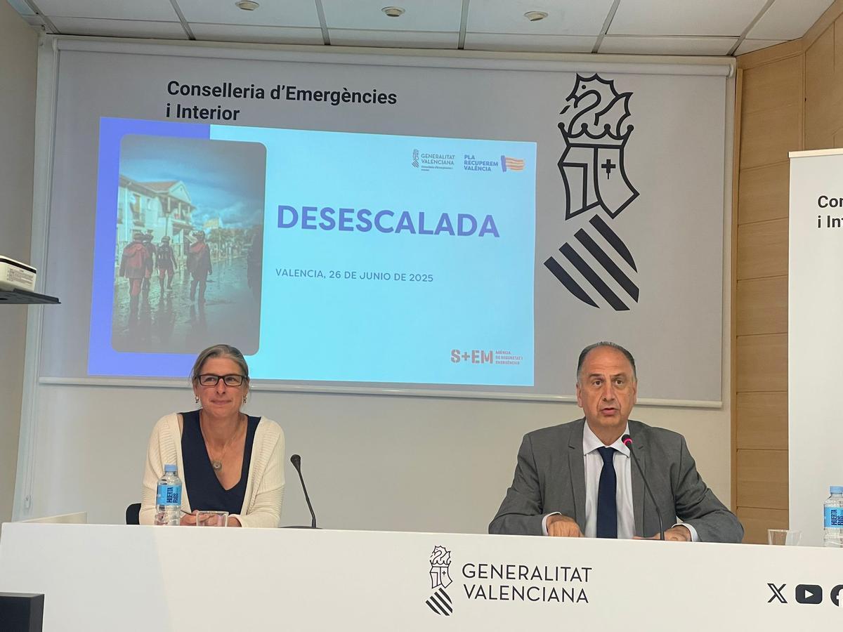 El conseller Juan Carlos Valderrama y la secretaria autonómica de Emergencias, Irene Rodríguez.