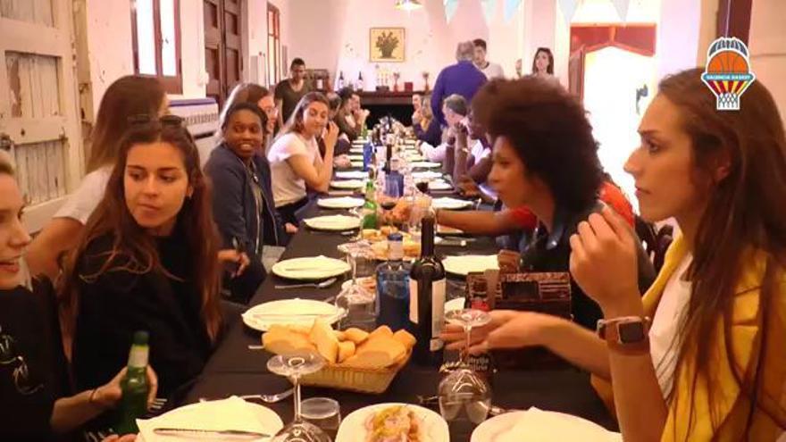 Las chicas del Valencia Basket, de comida de final de temporada