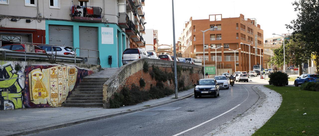 Muro que divide ambos barrios de València y Mislata